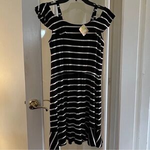 Girls XL 14 NWT Crazy 8 Black and White Striped Dress w Cap Sleeve.